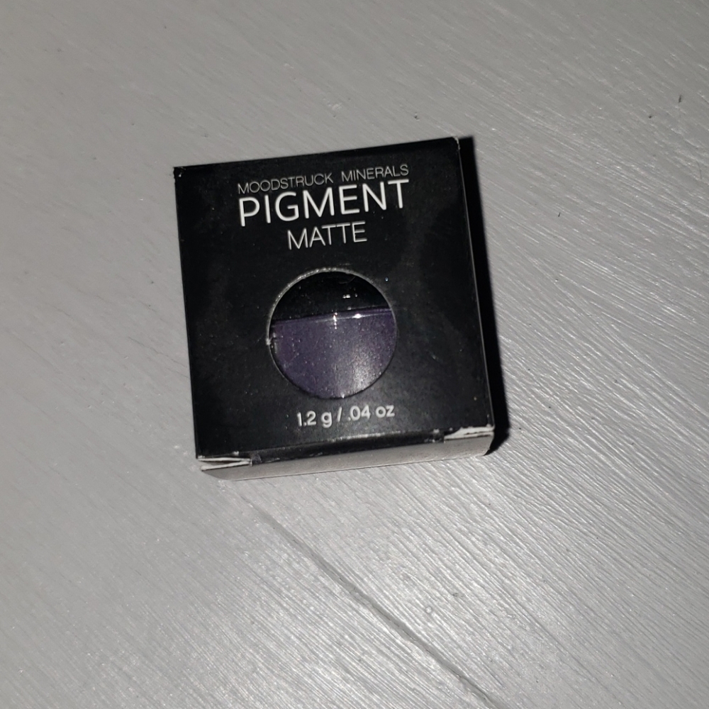 Younique mineral loose pigment shadow